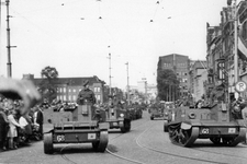 845213 Afbeelding van de Memorial D-Day Parade op de Leidseweg te Utrecht; op de achtergrond het Vredenburg.